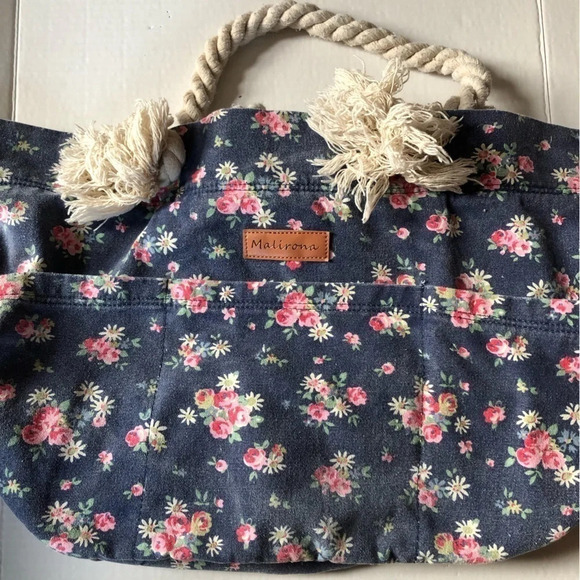Malirona Floral  Canvas Weekend Bag - Picture 4 of 11